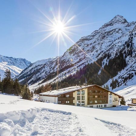 Hotel Sonnblick Sankt Leonhard im Pitztal Luaran gambar