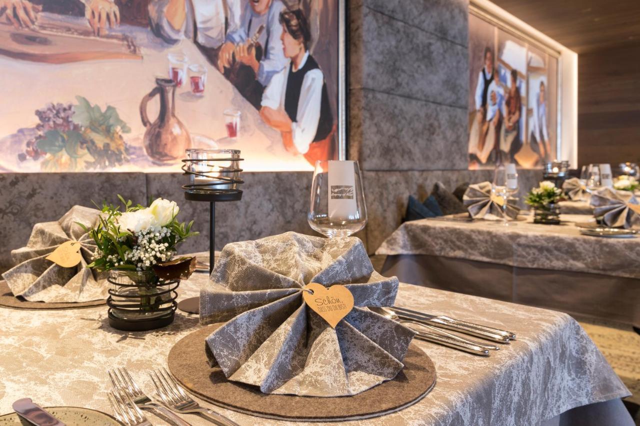 Hotel Sonnblick Sankt Leonhard im Pitztal Luaran gambar
