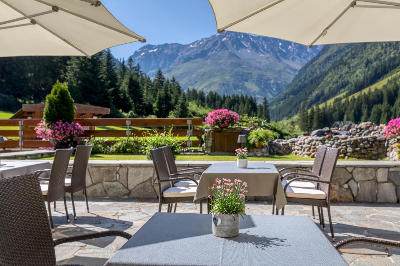 Hotel Sonnblick Sankt Leonhard im Pitztal Luaran gambar
