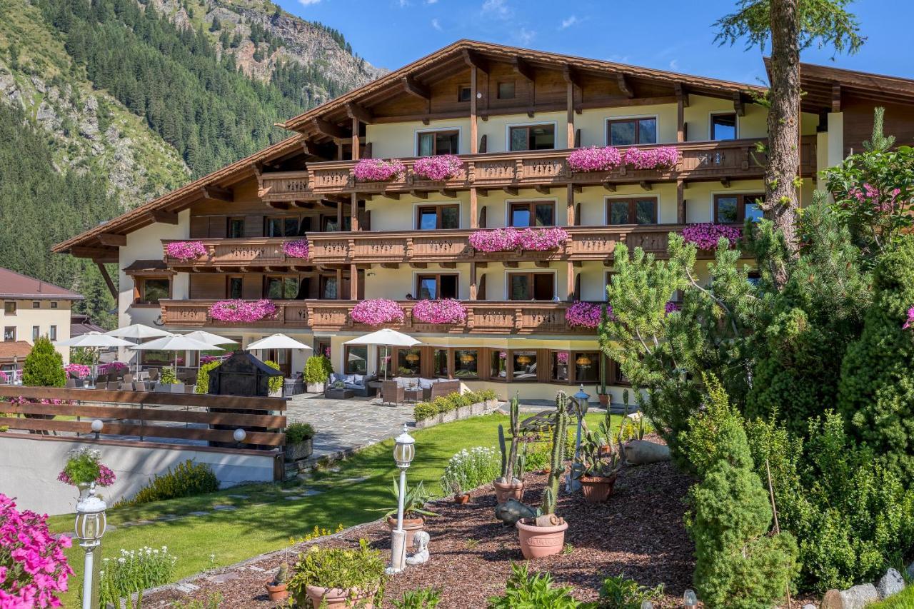 Hotel Sonnblick Sankt Leonhard im Pitztal Luaran gambar