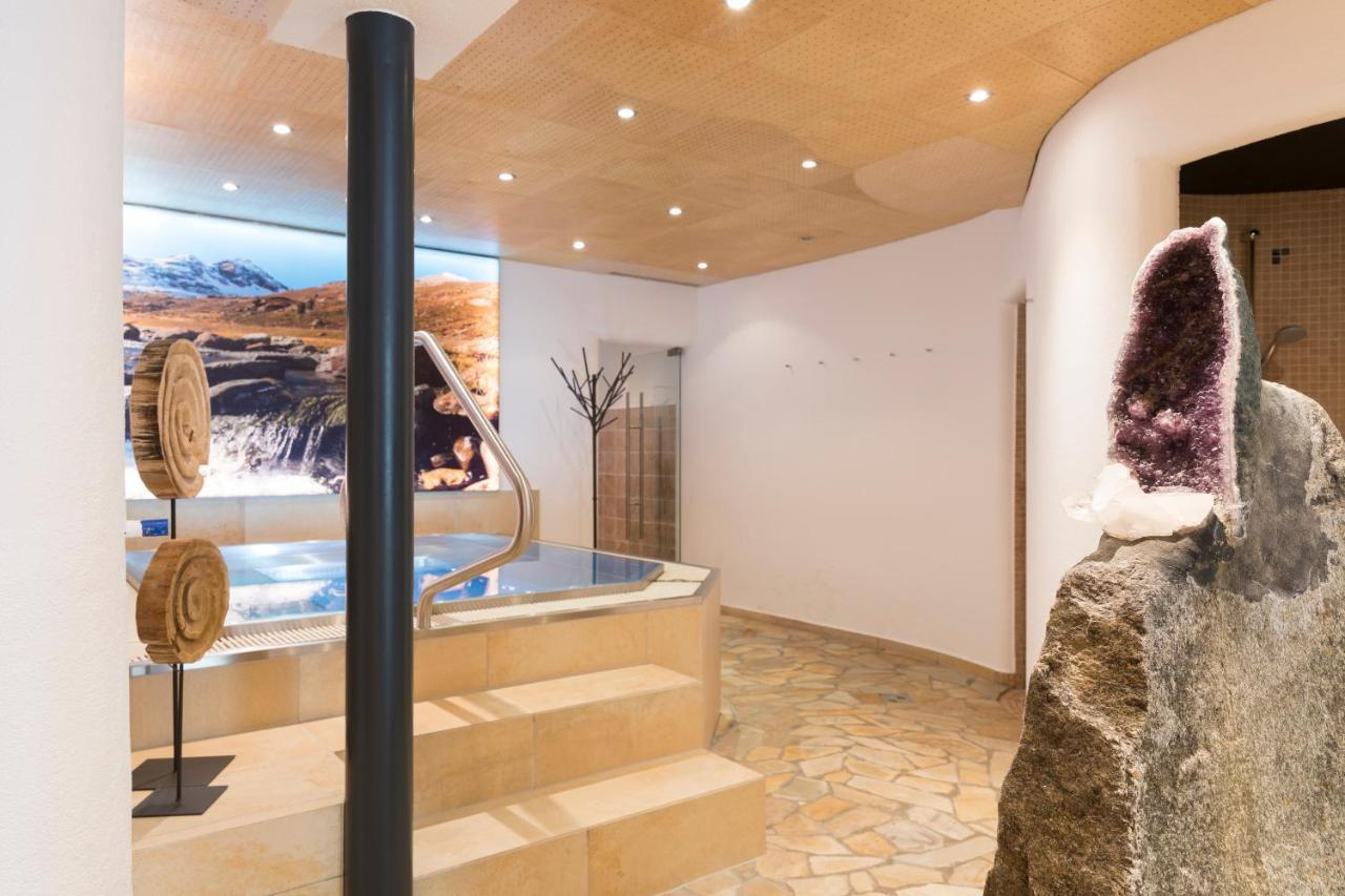 Hotel Sonnblick Sankt Leonhard im Pitztal Luaran gambar