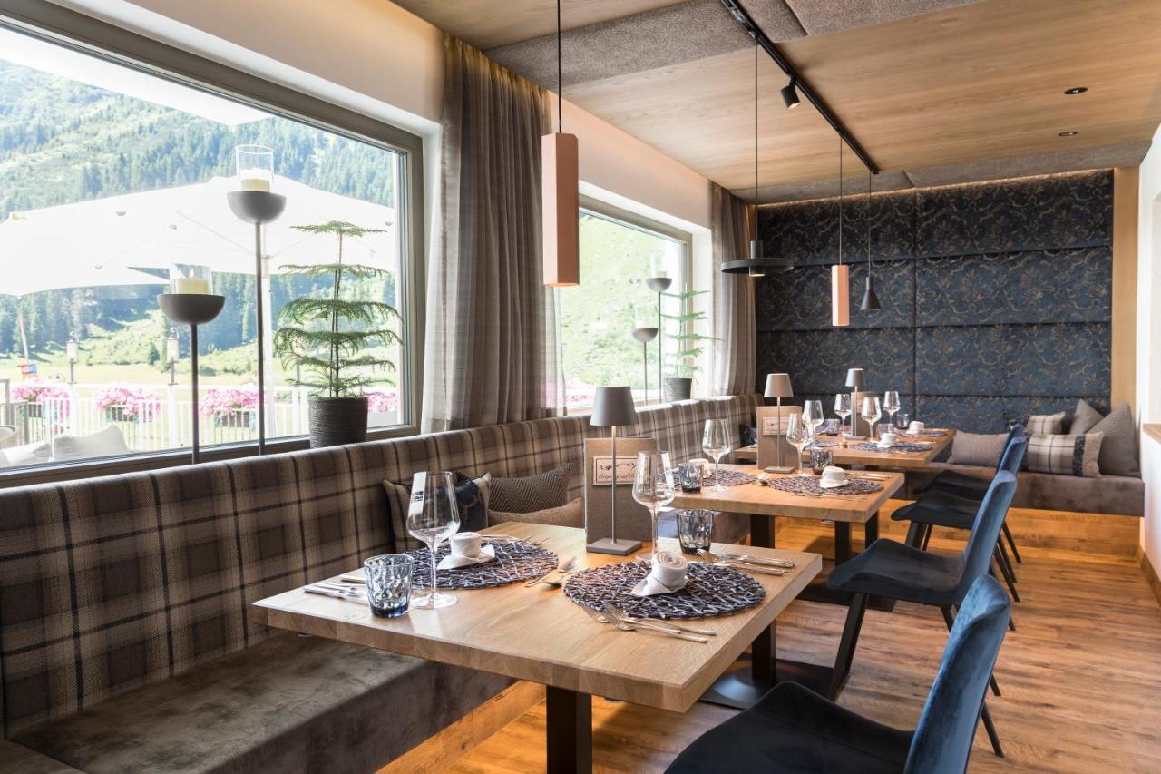 Hotel Sonnblick Sankt Leonhard im Pitztal Luaran gambar