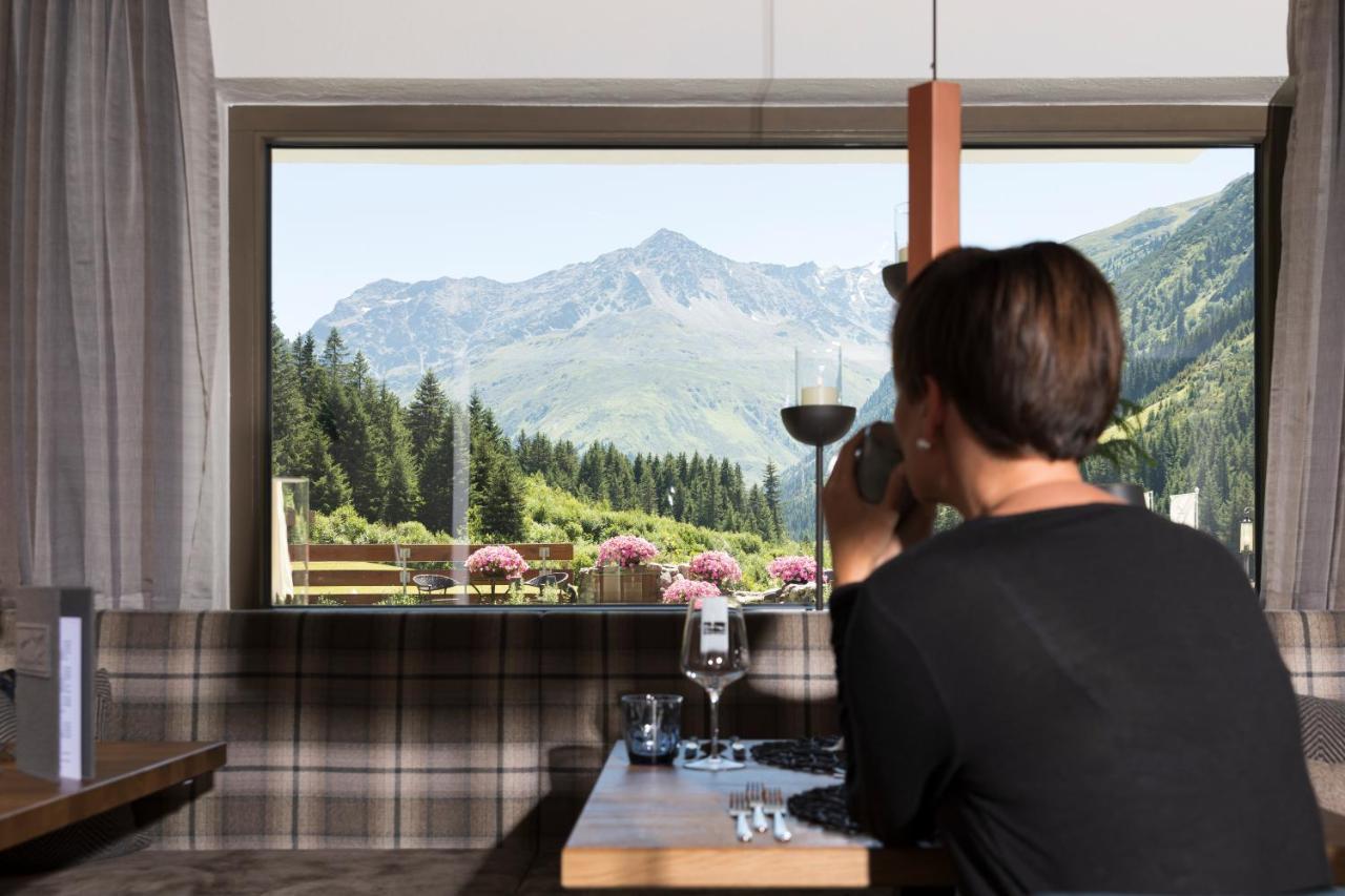 Hotel Sonnblick Sankt Leonhard im Pitztal Luaran gambar