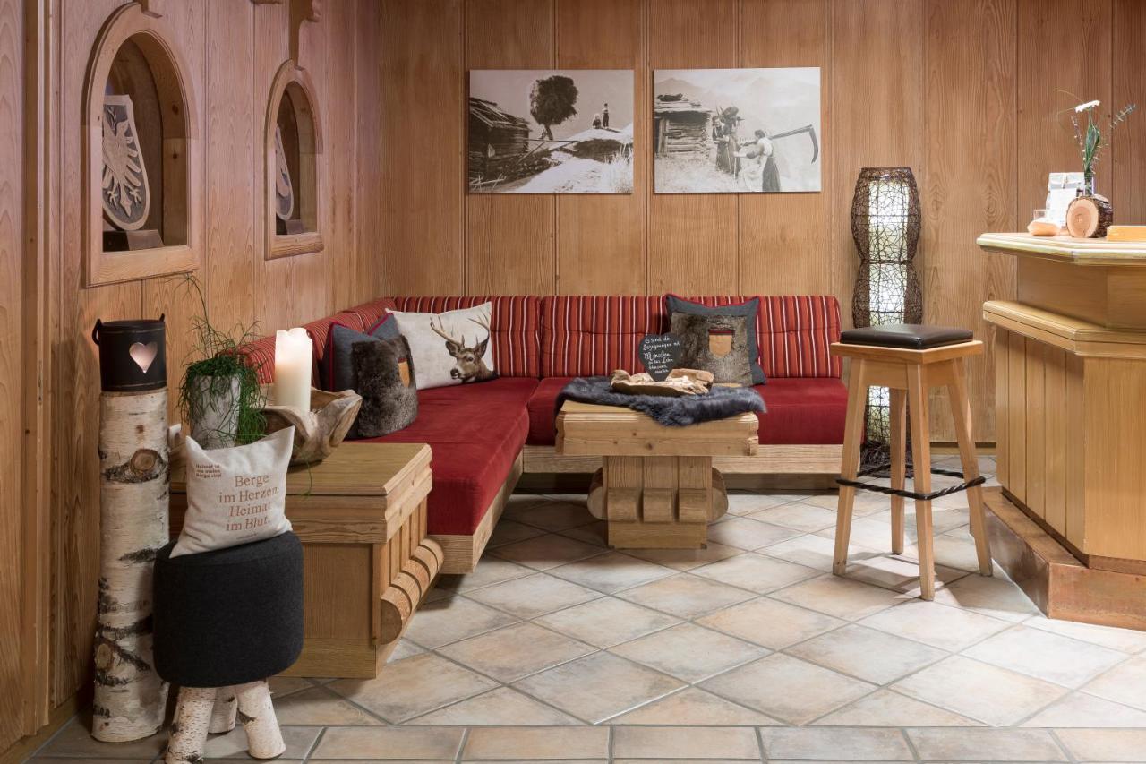 Hotel Sonnblick Sankt Leonhard im Pitztal Luaran gambar