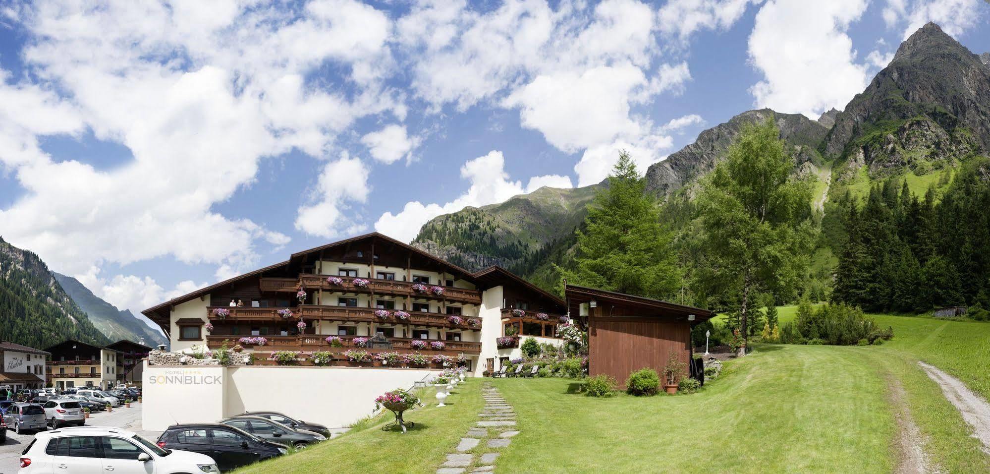 Hotel Sonnblick Sankt Leonhard im Pitztal Luaran gambar