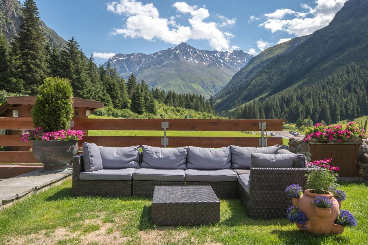 Hotel Sonnblick Sankt Leonhard im Pitztal Luaran gambar